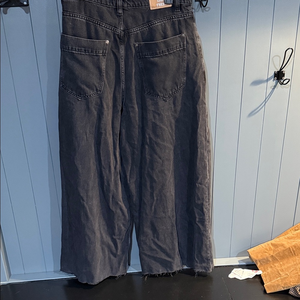 Womans Black Jeans - Picture 4 of 5